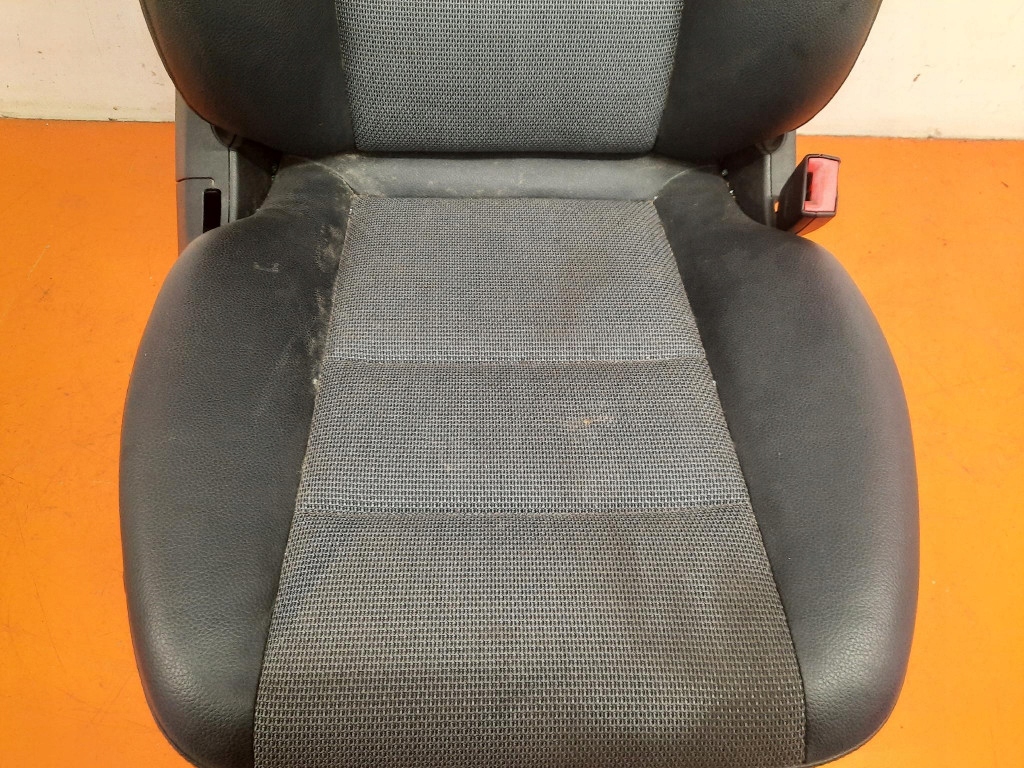 Mercedes Clasa C în 204 07-14 Scaunul pasagerului în față 20420810 Product image