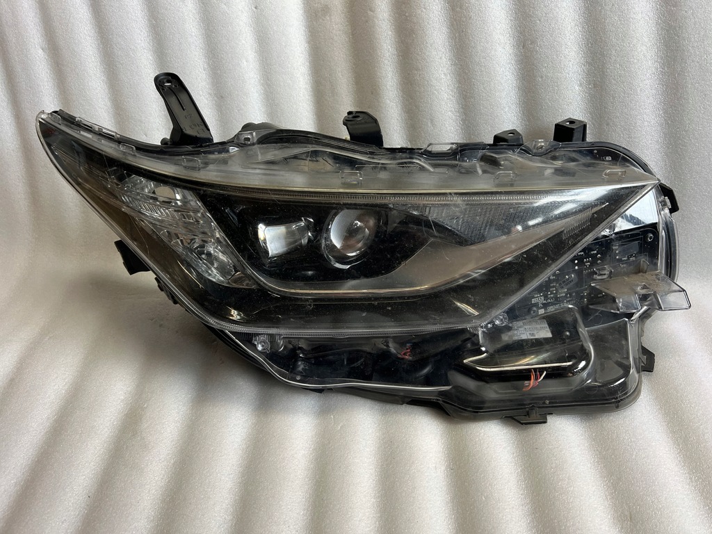 TOYOTA AURIS II LIFT 15-18 81110-02K60 LAMPA FATA DREAPTA FULL LED Product image
