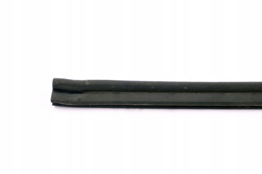 BMW E60 E61 Garnitură capota clapetei laterale față Product image