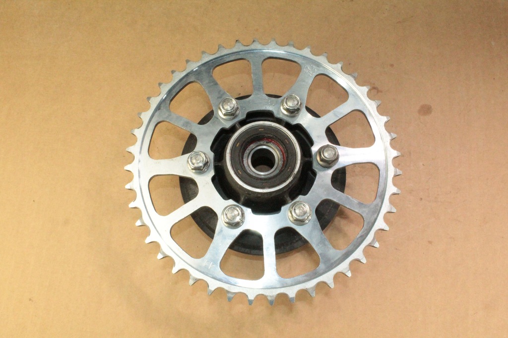 KAWASAKI Z 900 20 - PINION ROATA Product image