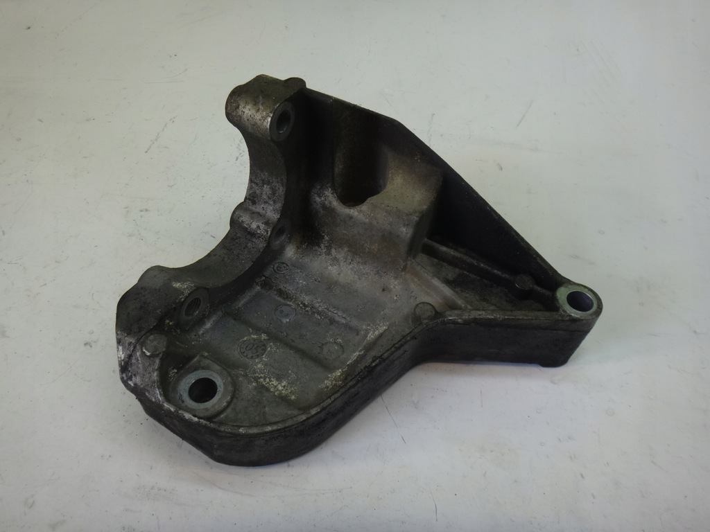 SUPORT LABE PENTRU POMPĂ BMW E90 E91 E92 E93 E87 M47 M57 Product image