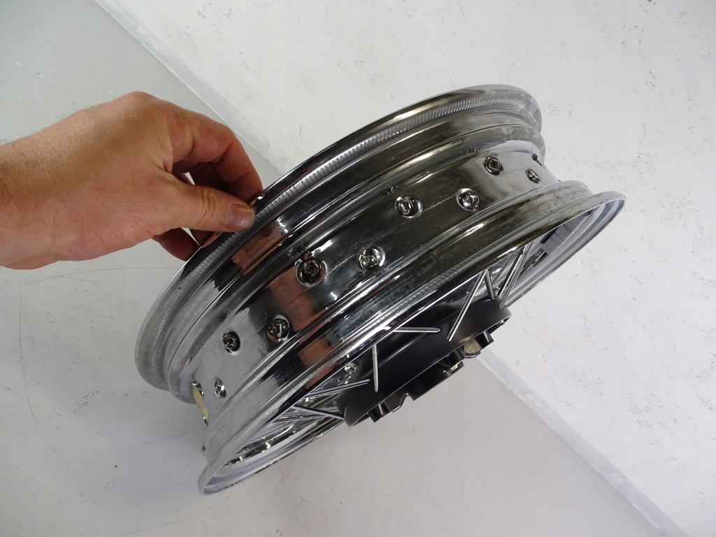 A736 Triumph Bonneville T120 Jantă spate 16'' Product image