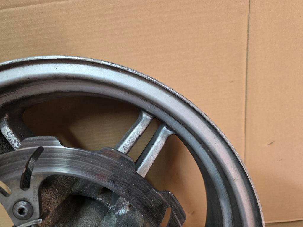 Suzuki Burgman un 650 02-12 lângă marginea din spate Product image