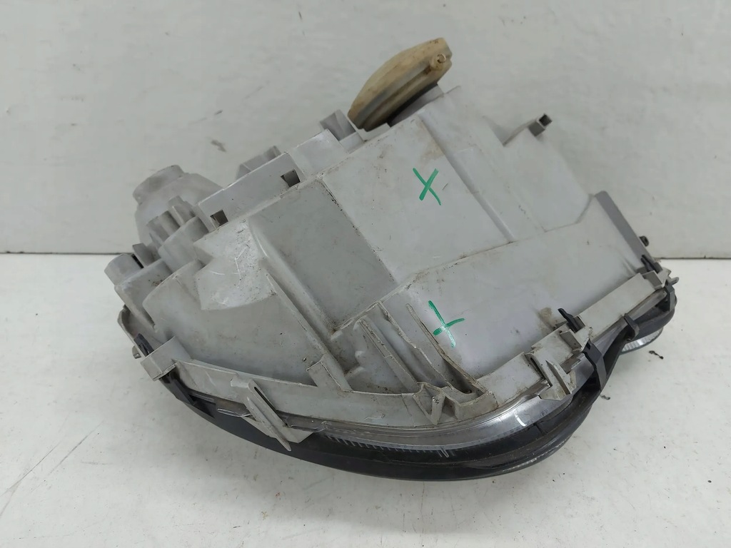 Mercedes-Benz Clasa C 203 W203 reflector fata stanga lampa fata Product image
