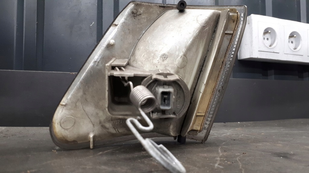 89FG13368AA Semnalizator fata dreapta ford fiesta mk3 Product image