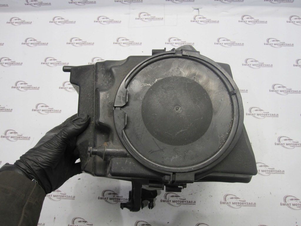 Ford Focus MK3 III 12R Carcasă cu filtru de aer AV61-9600-BF Product image