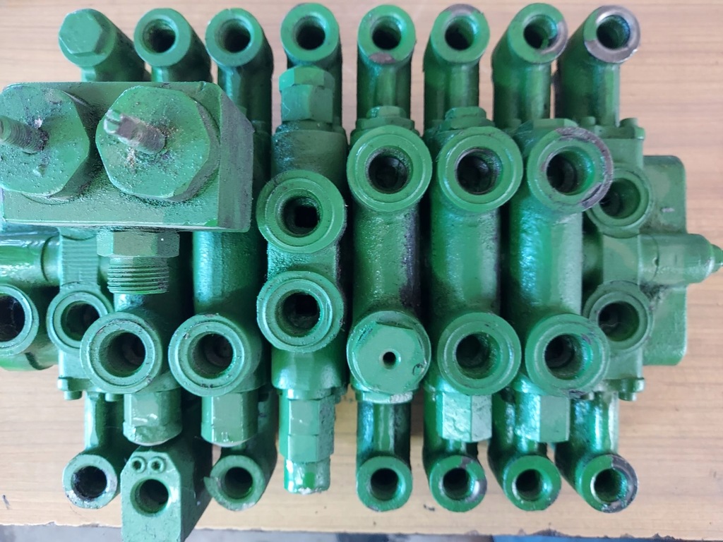 BLOC DISTRIBUITOR HIDRAULIC JOHN DEERE 1450 WTS Product image