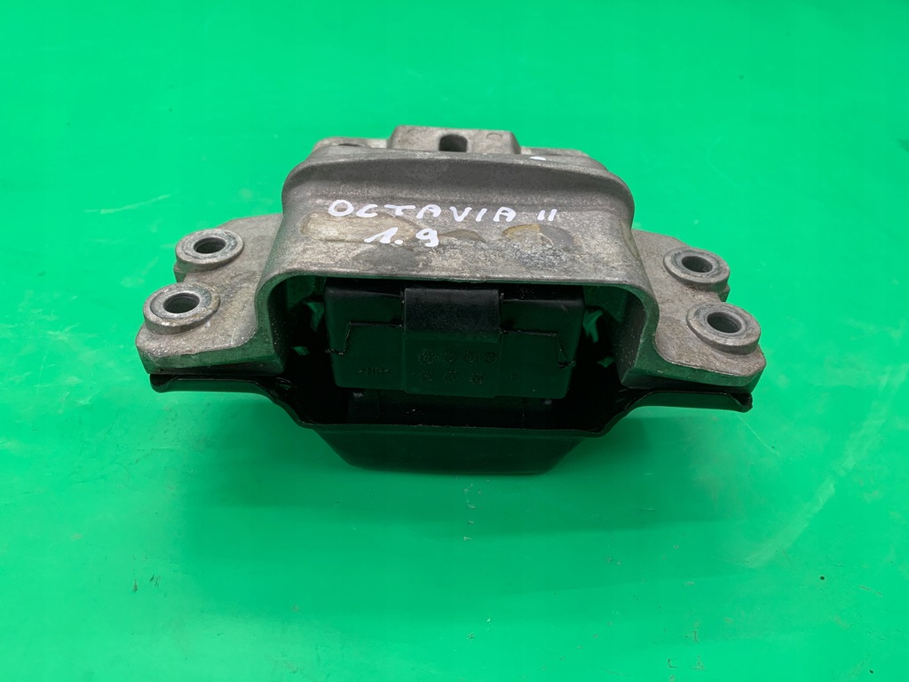 SUPPORT MOTOR CUTIE STANGA SKODA OCTAVIA II 2 1.9 TDI 04- Product image