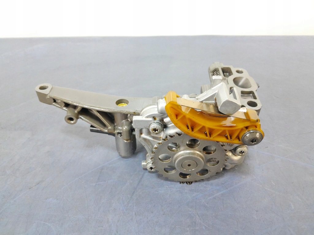 MERCEDES C43 W205 3.0B POMPA ULEI R2781810601 Product image