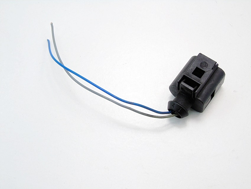PLUG CUBE 1.2 6V 12V 1.4 1.6 FABIA I POLO N9 FOX LUPO AROSA GOLF LEON Product image