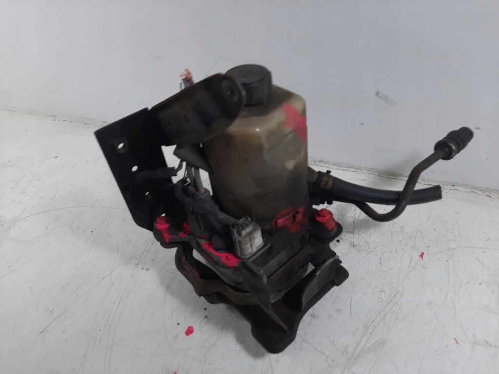 FORD FOCUS MK2 LIFT COMBI 1.8TDCI 08R POWER POMP 4M513K514CA Product image