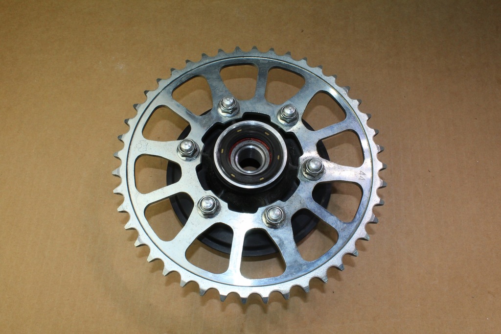 KAWASAKI Z 900 20 - PINION ROATA Product image