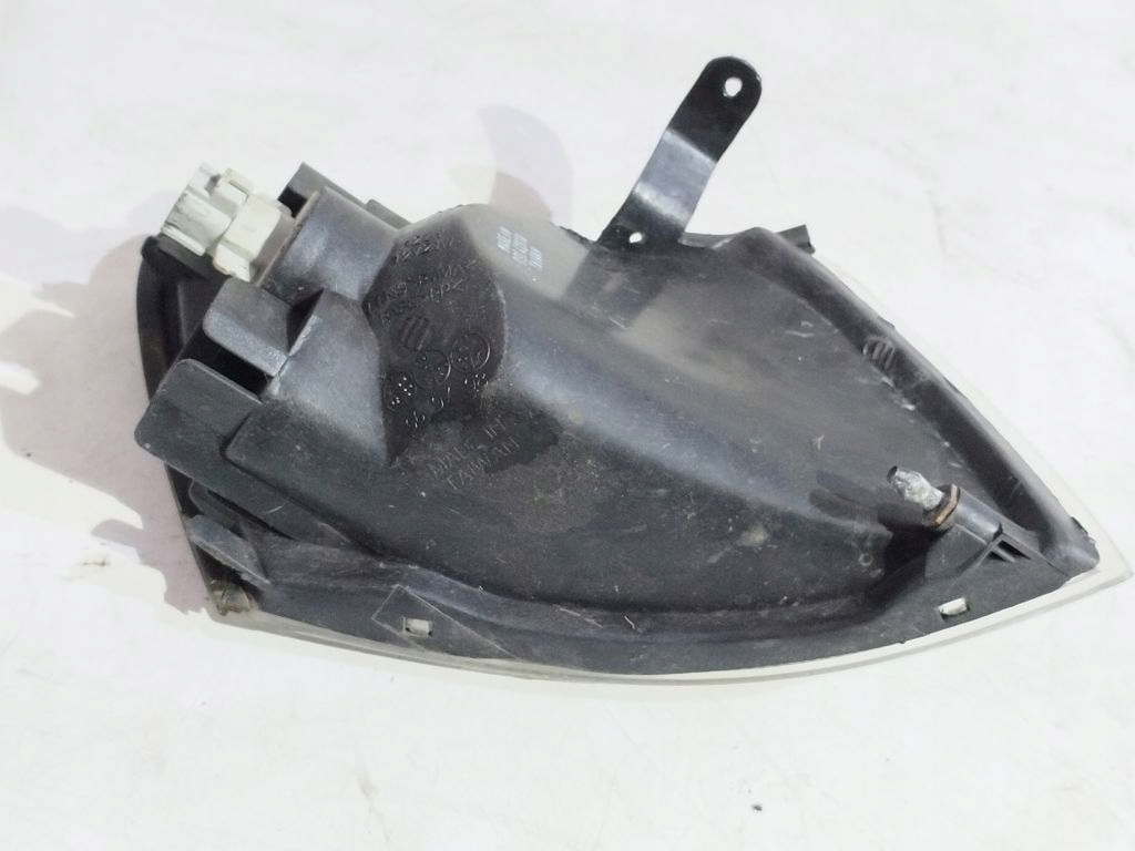 Toyota Carina E semnalizator la stânga Product image
