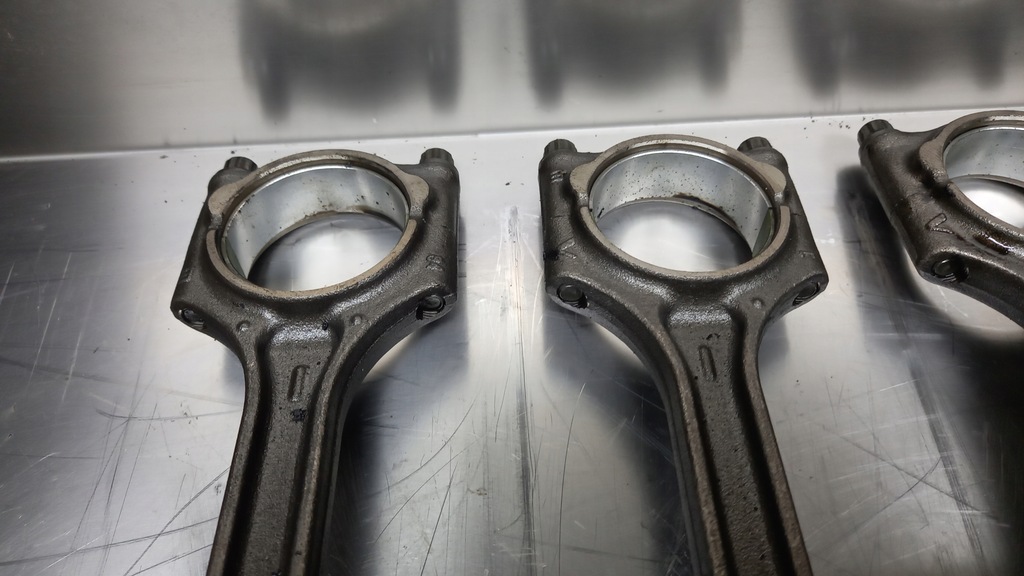 SET PISTONI BIELA ​​VOLVO 2.4 D5 D5244T15 Product image