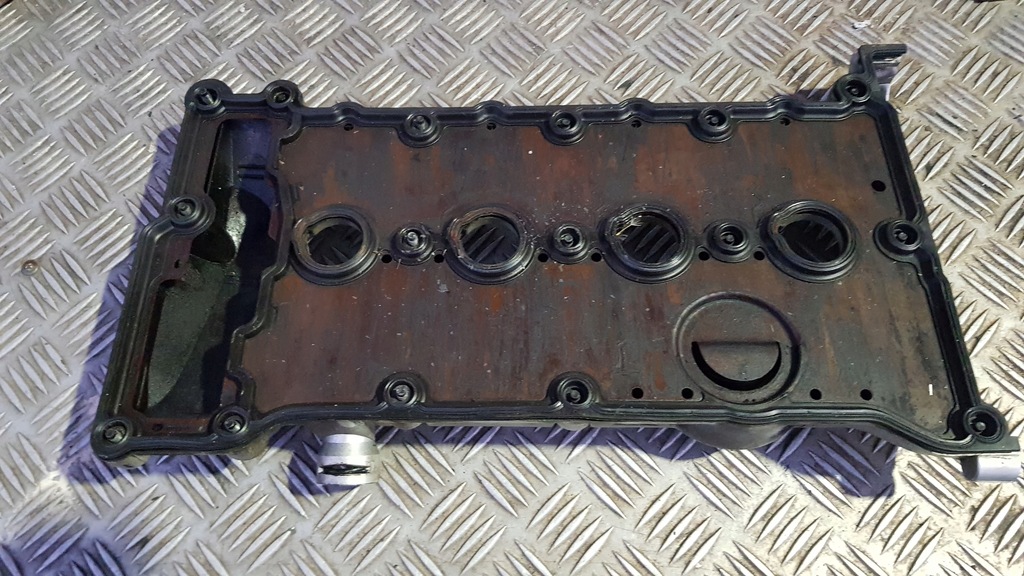 Audi A4 B6 2.0 ALT VALVE COVER Product image