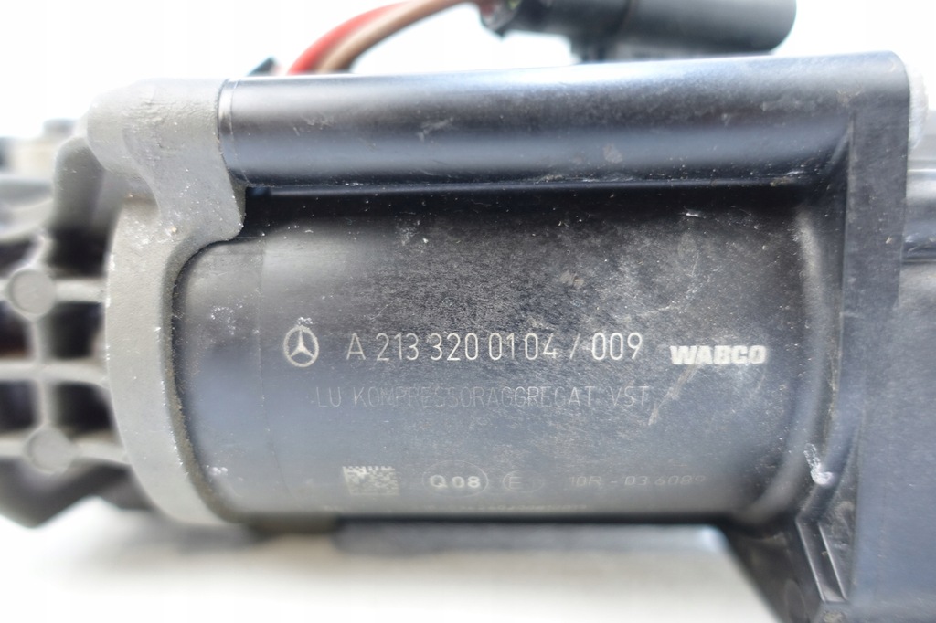 MERCEDES C-CLASS W205 2014 - COMPRESOR SUSPENSION A2133200104 Product image