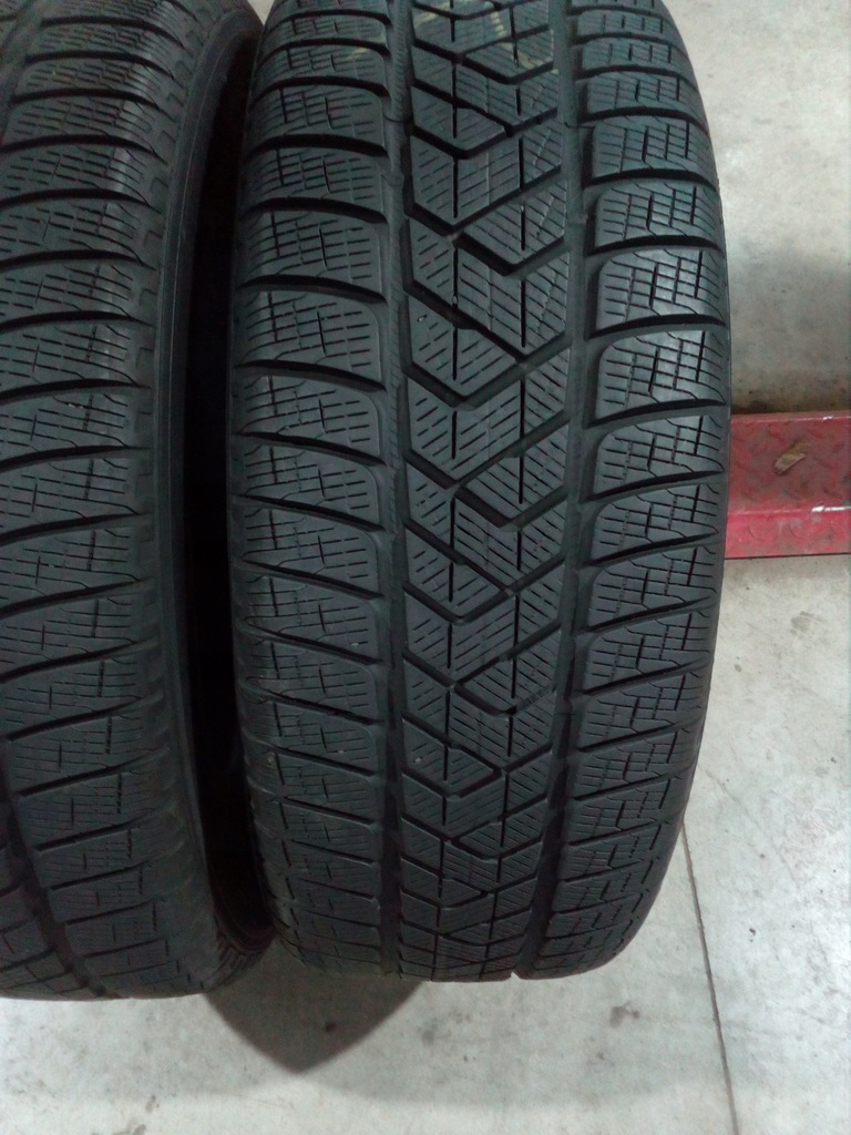 2 buc. 235/65R17 PIRELLI SCORPION WINTER 6MM!! 2022R. Product image