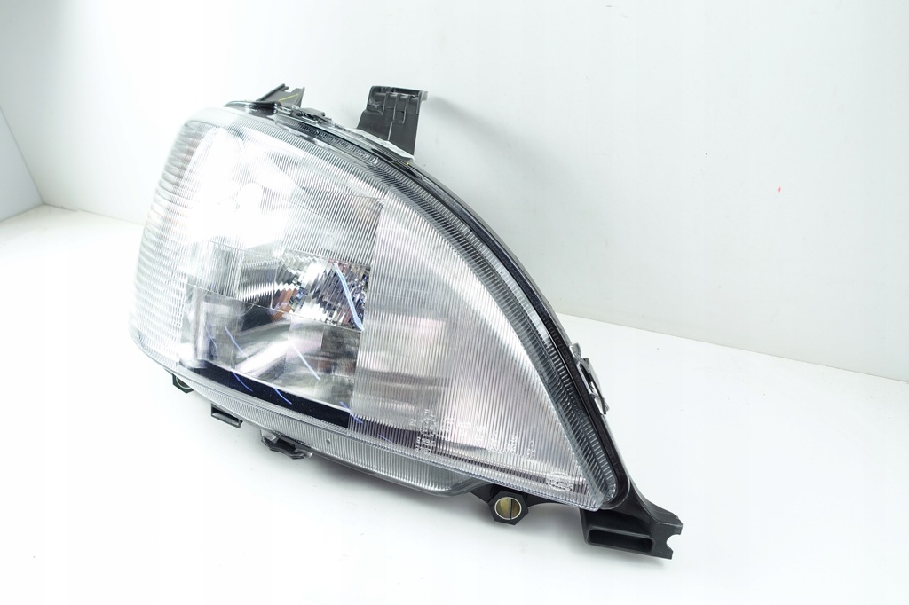 LAMPA FATA DREAPTA MERCEDES ML W163 1998-2001 HELLA 1EA963130-461 Product image