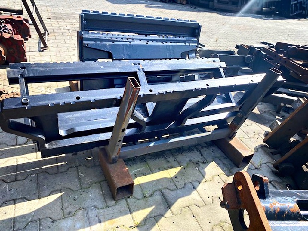 stivuitor cu placă frontală > TUR > încărcător > tractor > stivuitor cu furcă Product image