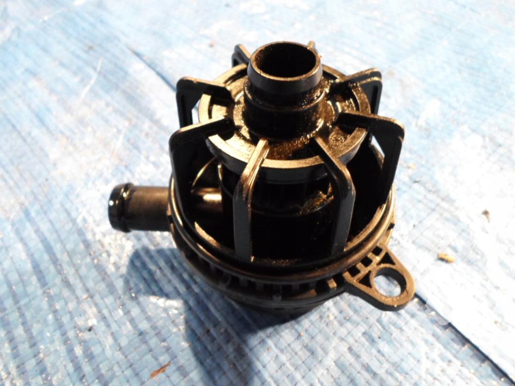 SEPARATOR ULEI AUDI A8 4.2 TDI 057103495 Product image