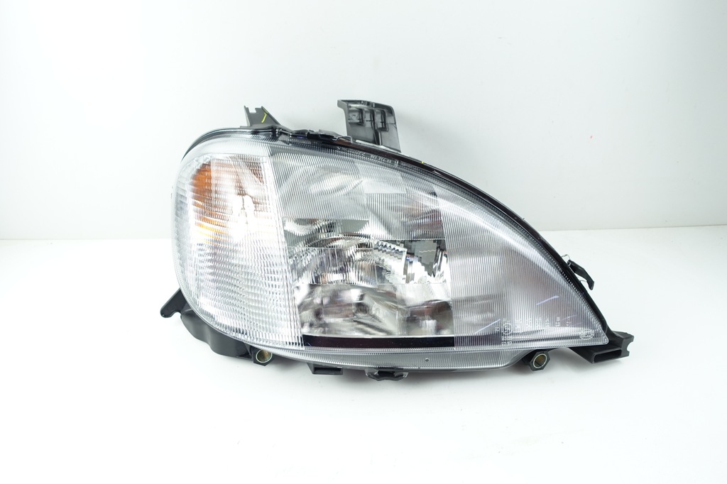 LAMPA FATA DREAPTA MERCEDES ML W163 1998-2001 HELLA 1EA963130-461 Product image
