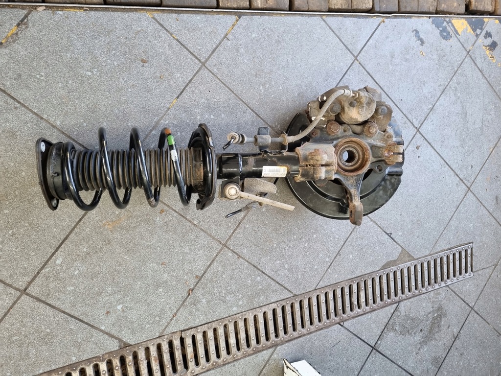 FORD FOCUS MK3 ARTICOLĂ STÂNGA AMORTIZOR MCPHERSON 1.0 ECOBOOST KPL Product image