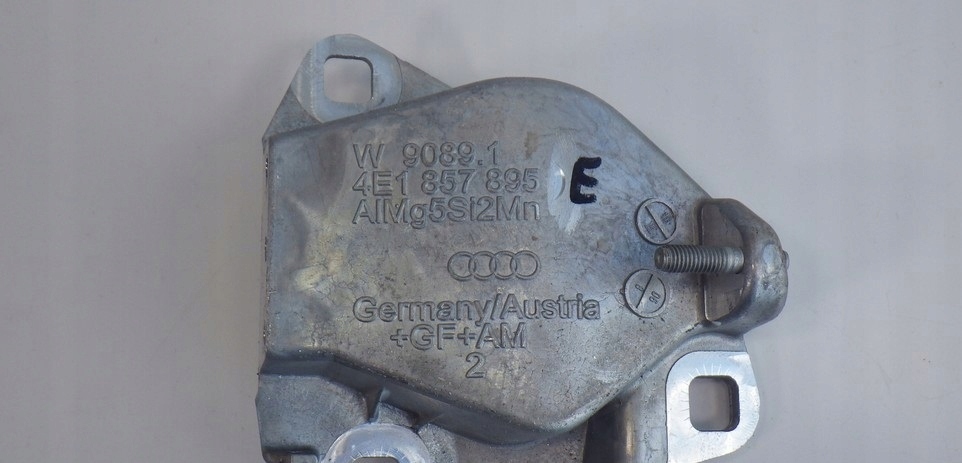 MÂNER PENTRU FIXARE PLACA L AUDI A8 S8 D3 4E1857895E Product image