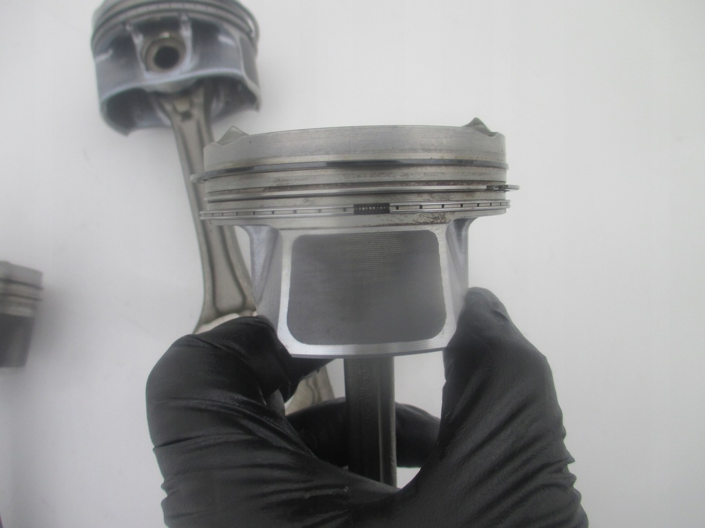 BIELLA PISTON 1.2 THP PURETECH PEUGEOT 208 2008 308 3008 CITROEN CS C4 B7 Product image
