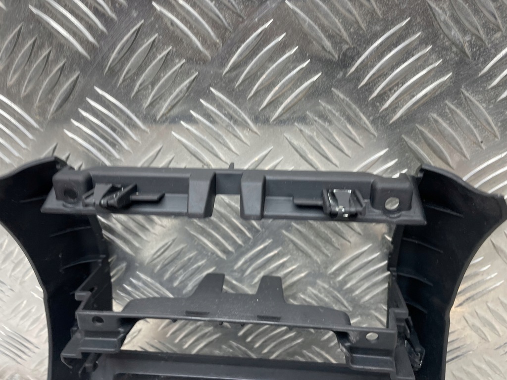 CAPAC BMW F10, PLACA CONSOLĂ TUNEL CENTRAL, LAMPĂ ȚIGĂRI SPATE 9206664 Product image