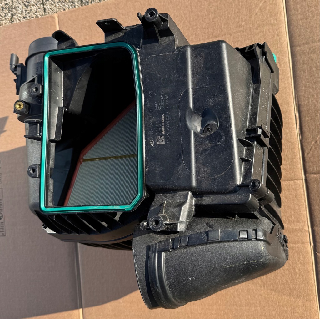 Mercedes A 177 GLB x247 GLA 247 Cla 118 filtru ac carcasa filtrului de aer Product image