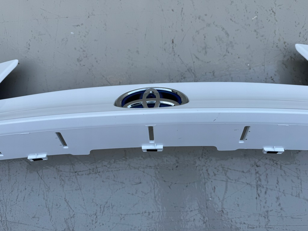 TOYOTA CHR C-HR I 1 16R - BLEND CAPAC portbagaj spate 76811-F4010 Product image