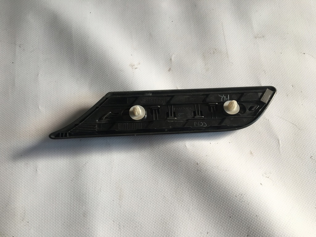 Suzuki Vitara III 15- Fâșie decorativă a Fenderului din față Product image
