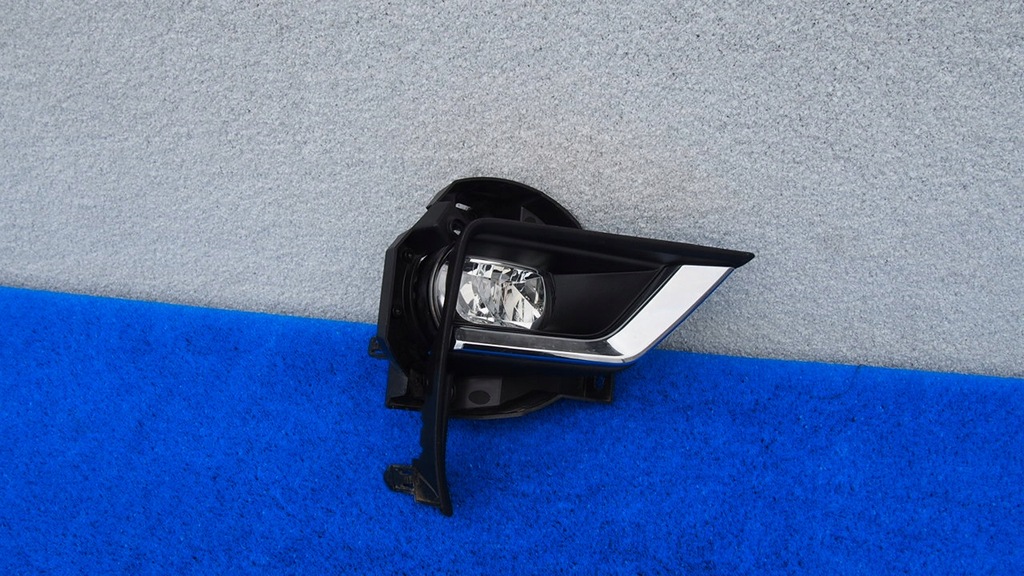 toyota LAND CRUISER VIII 8 prado halogen dreapta stanga LED + cadru cromat Product image