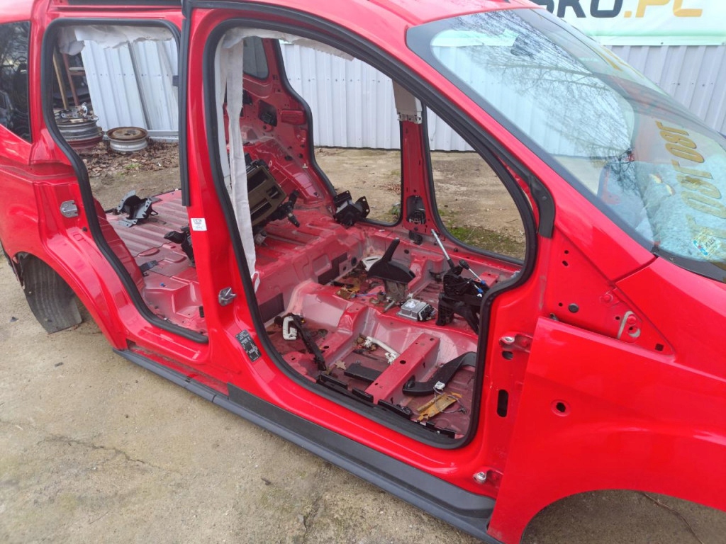 Ford Tourneo Curier Quarter Prag Product image