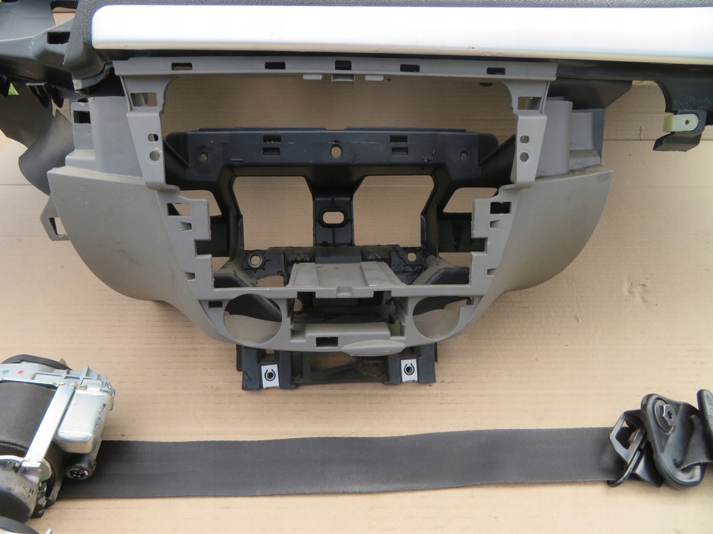 CONSOLA PERNE SCAUNE RENAULT FLUENCE Z.E. 985250008R Product image