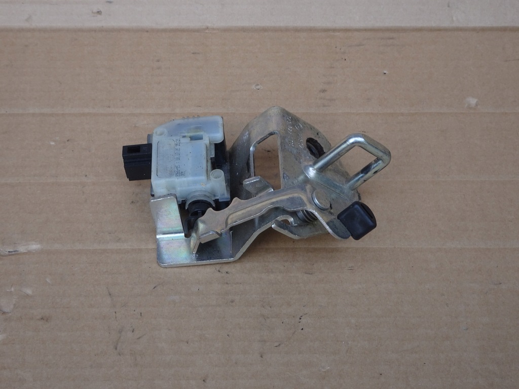 SKODA OCTAVIA II FLAP SPATE COMBI 1Z9827511C Product image
