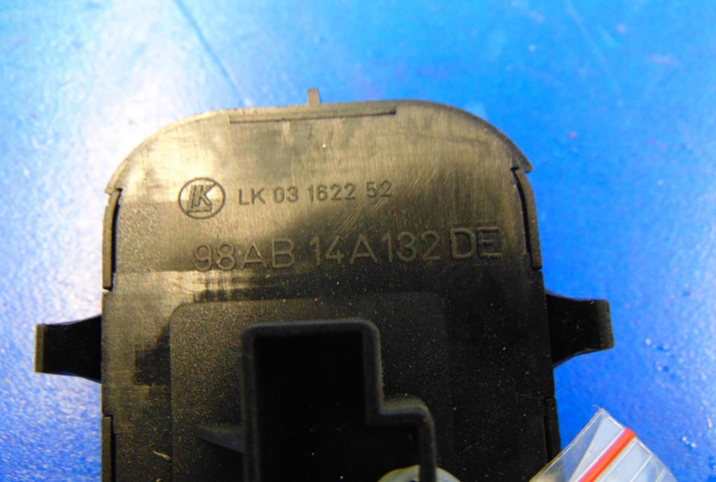 Ford Focus MK1 1.6 16V Comutator de sticlă LK03162252 Product image