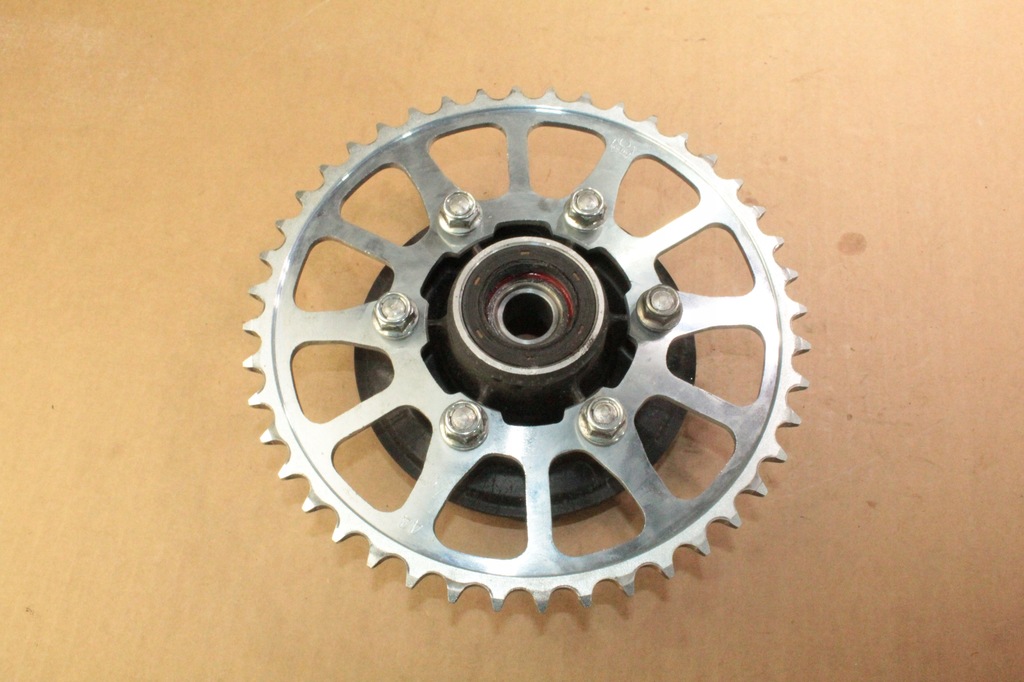 KAWASAKI Z 900 20 - PINION ROATA Product image