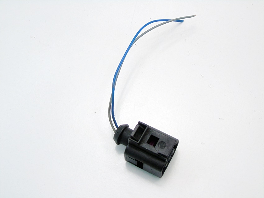 PLUG CUBE 1.2 6V 12V 1.4 1.6 FABIA I POLO N9 FOX LUPO AROSA GOLF LEON Product image