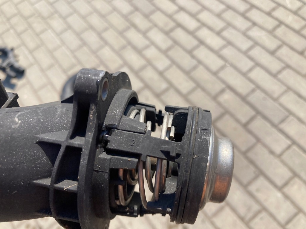Termostat de răcire Mercedes W221 W166 W218 A2782000815 Țeavă motorului Product image