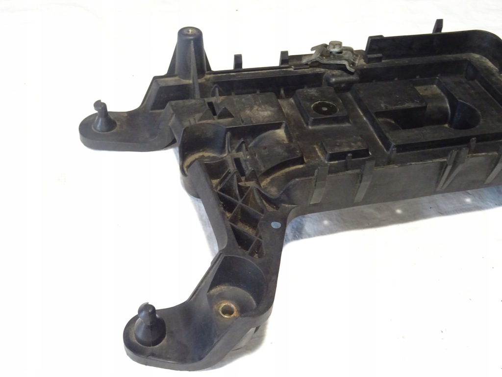 CARCASA BAZĂ BATERIE VW TOURAN I 1 1T0 2.0 TDI 1K0915333B Product image