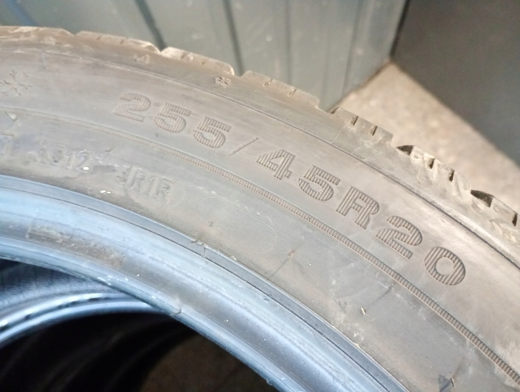 Dunlop Winter Sport5 5 2x 255/45R20 și 2x 285/45R20 anvelope de 4,3 mm iarna Product image