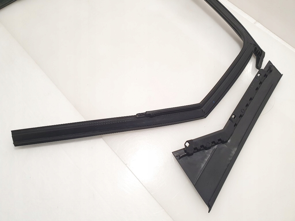 AUDI A4 B9 GARNITURA BANDA USA DREAPTA SPATE 8W0839902 8W9839904A COMBI Product image