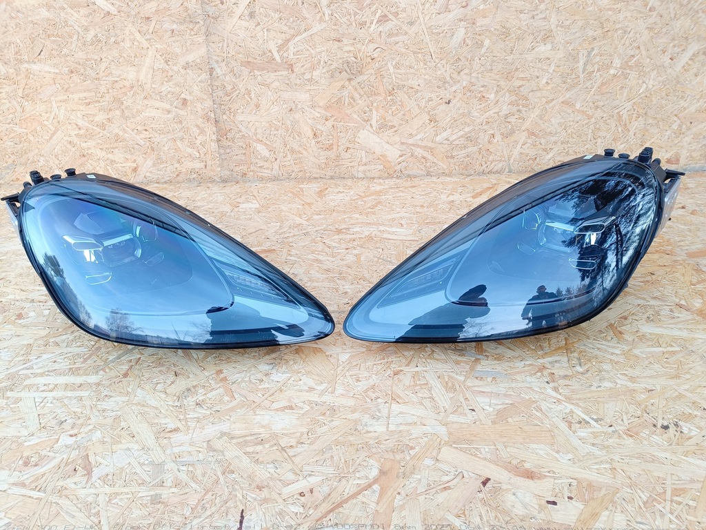 Porsche Cayenne e-hibrid 2022r față în color M7Q Mask 9y 9y0 lampă de bara de protecție Product image