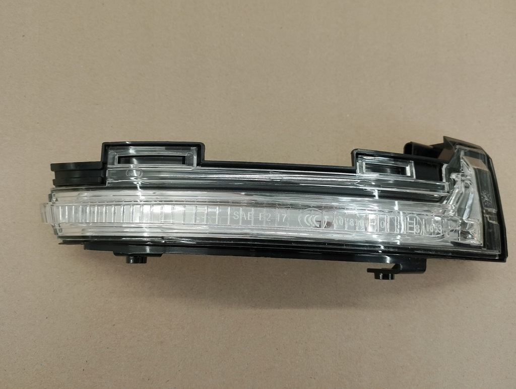 Semnalizator oglinda dreapta VW TOUAREG III Product image