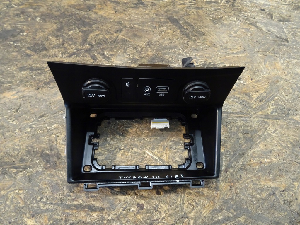 Staching Stock Lightle USB Aux Hyundai Tucson III Lift Product image