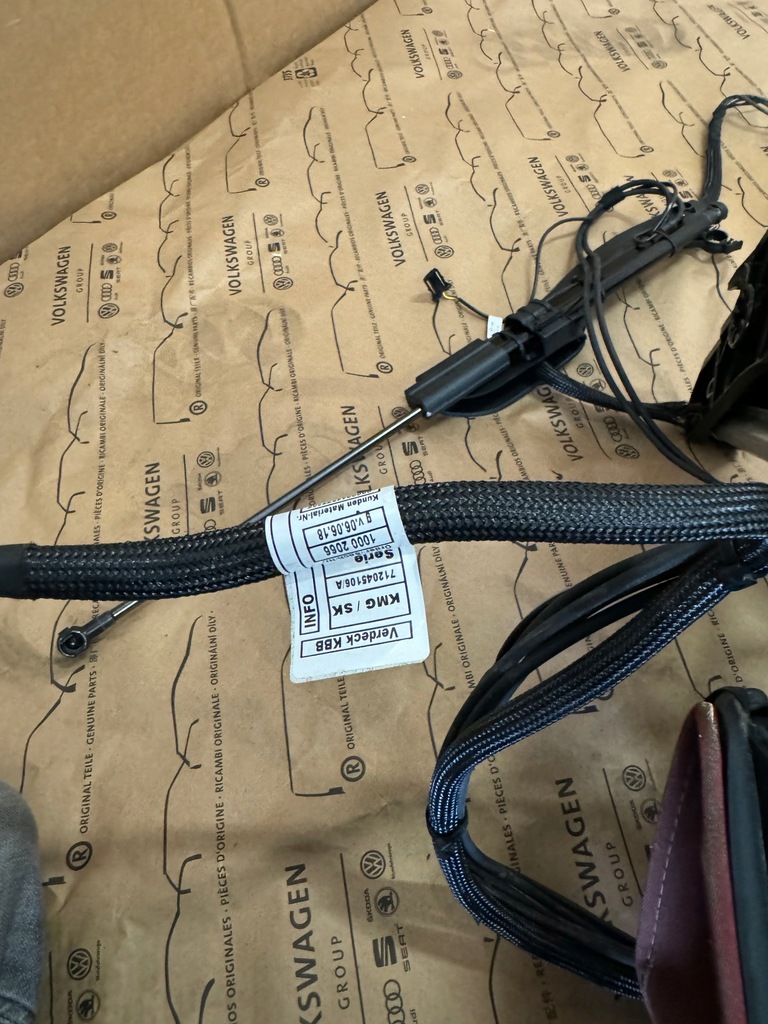 AUDI A5 8W7 COUPE CONVERTIBILĂ SET ACTIONATE ROȘU PENTRU ACȚIONARE PLIANT 8W7871011 Product image