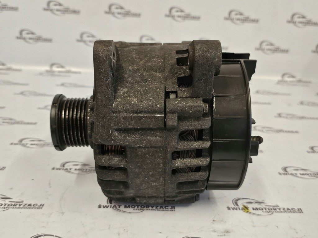 Trafic Vivaro PrimaStar 2.0 DCI M9R782 114KM Alternator 8200404459 Product image