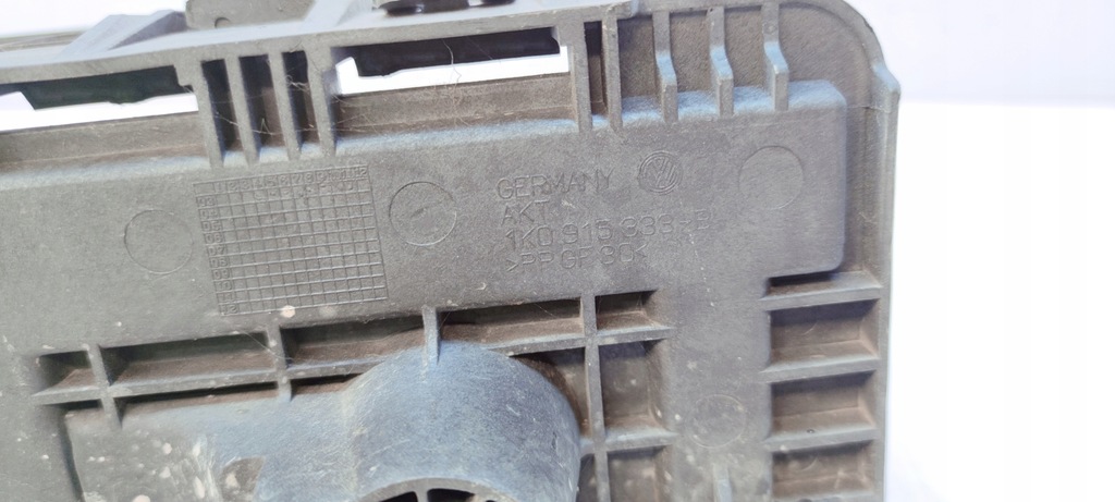 BAZĂ BATERIE AUDI A3 8P VOLKSWAGEN SEAT SKODA 1K0915333B Product image