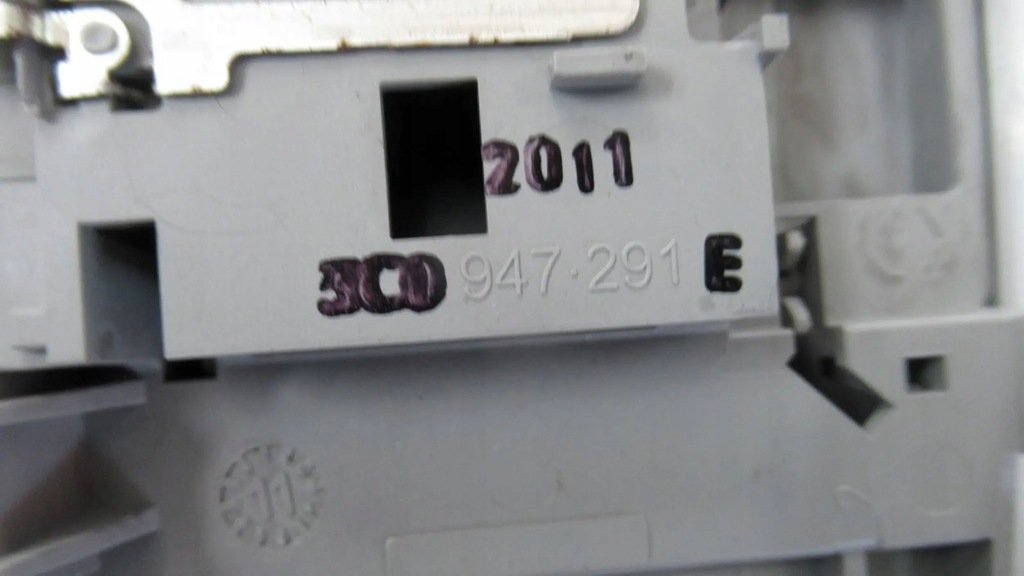LAMPA CABINA VW PASSAT B7 3C0947291E Product image